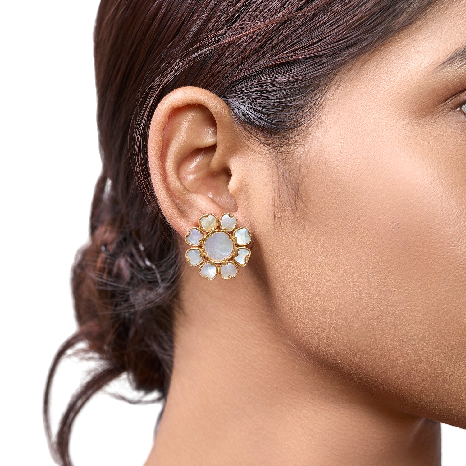 The Iridescent Nacre Studs