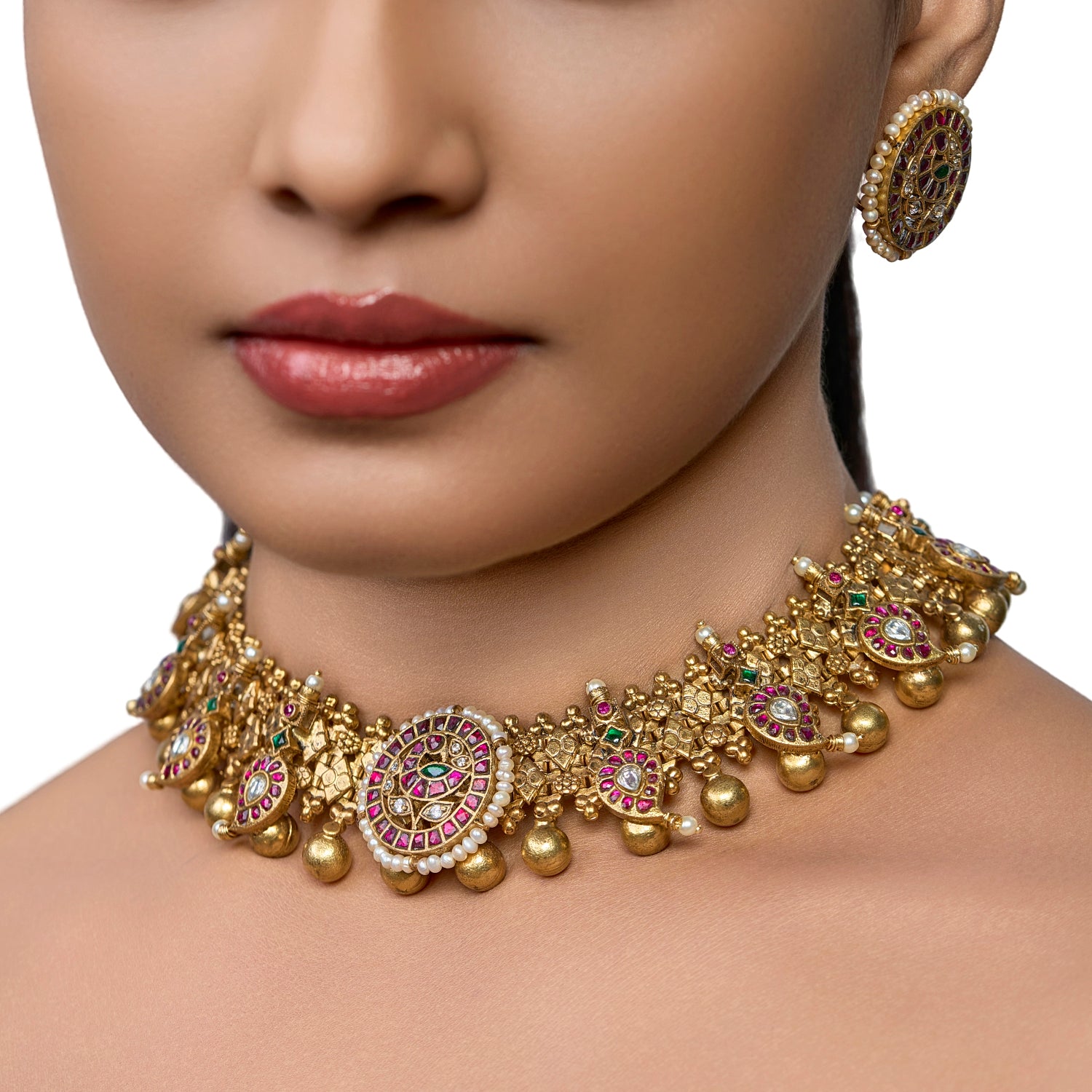 The Kundan Pearl Medallion