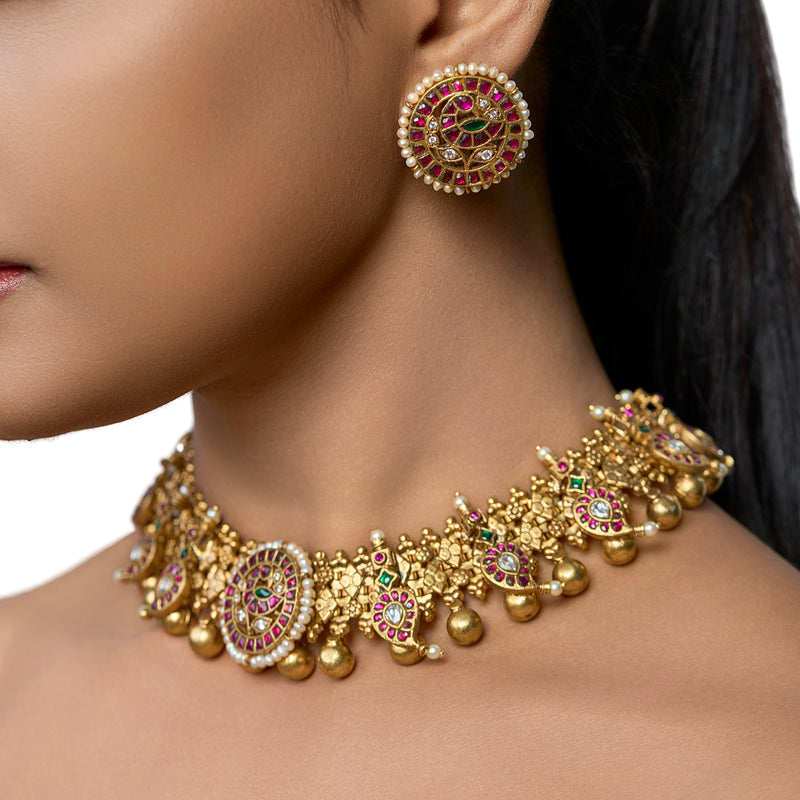 The Kundan Pearl Medallion