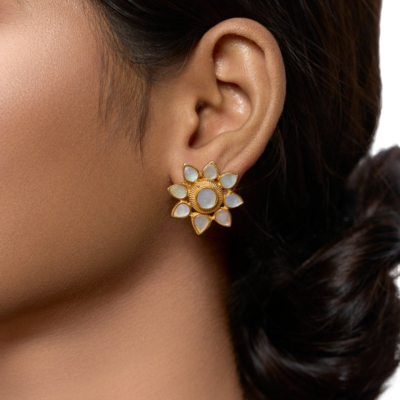 The Opaline Horizon Studs