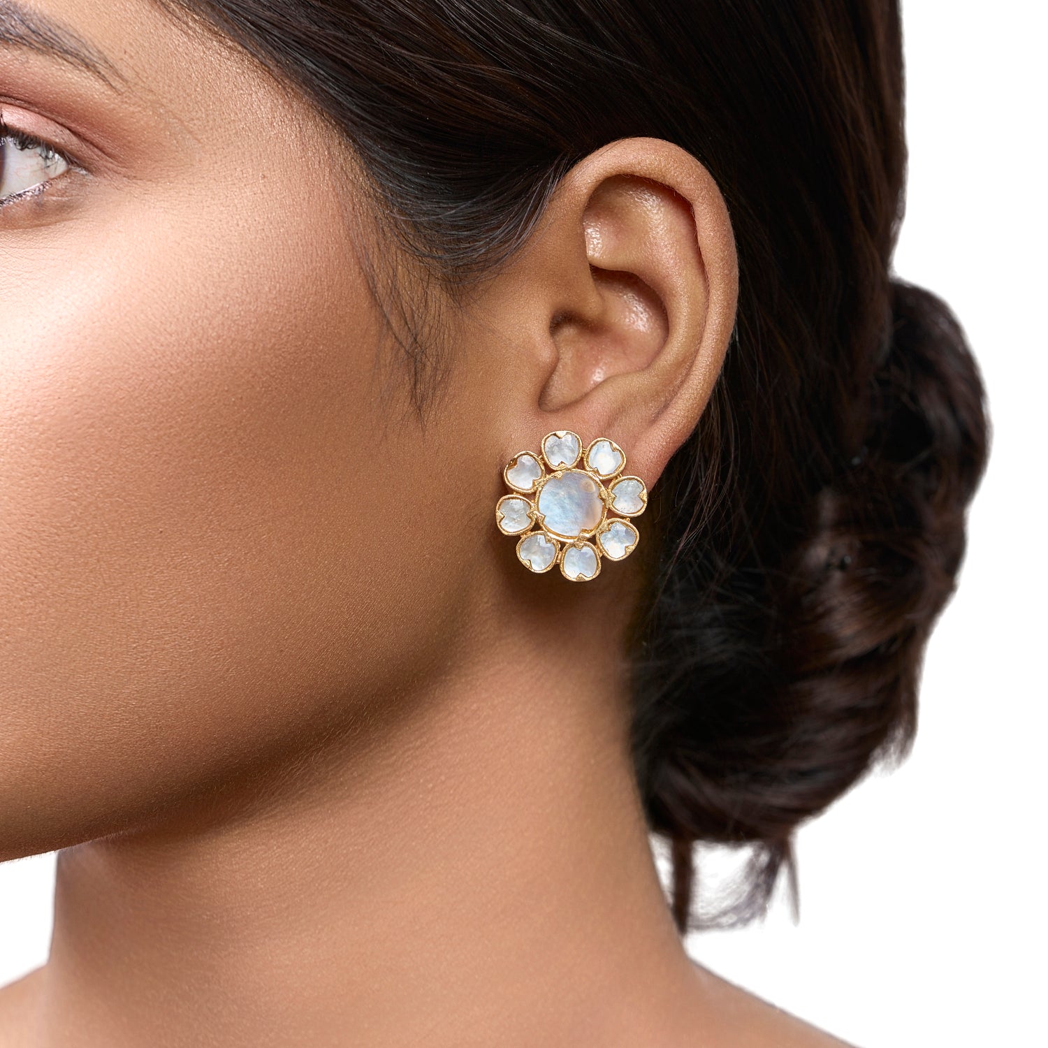 The Iridescent Nacre Studs